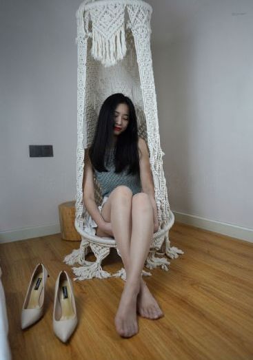 撞击成熟美妇老师后臀_BD英语高清在线观看
